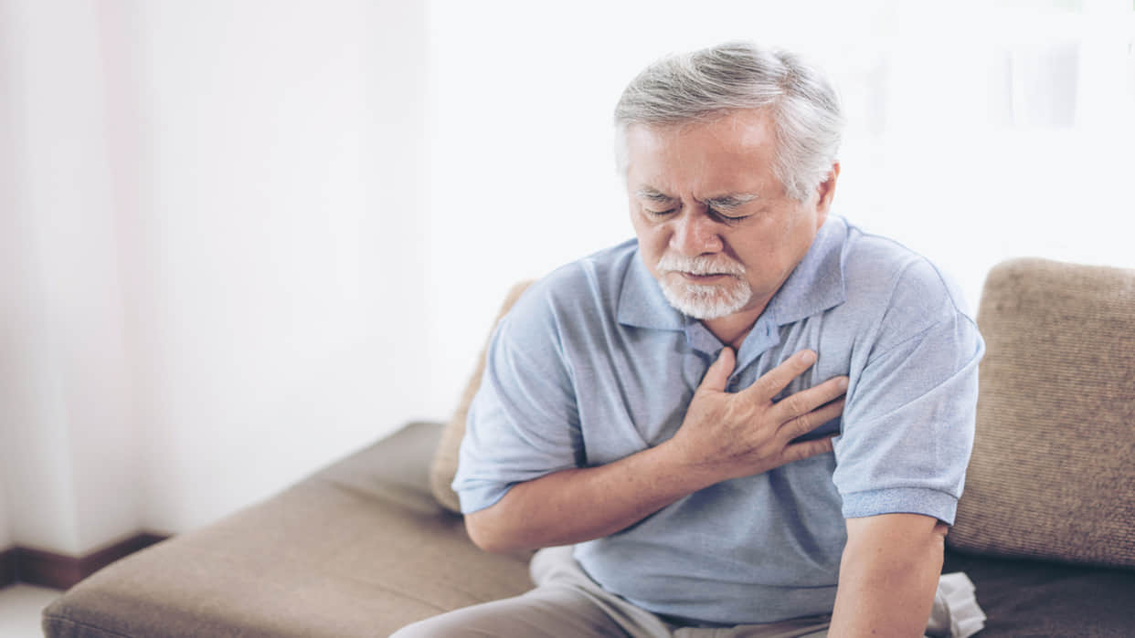 what causes chest pain know heartburn panic attack symptoms in hindi