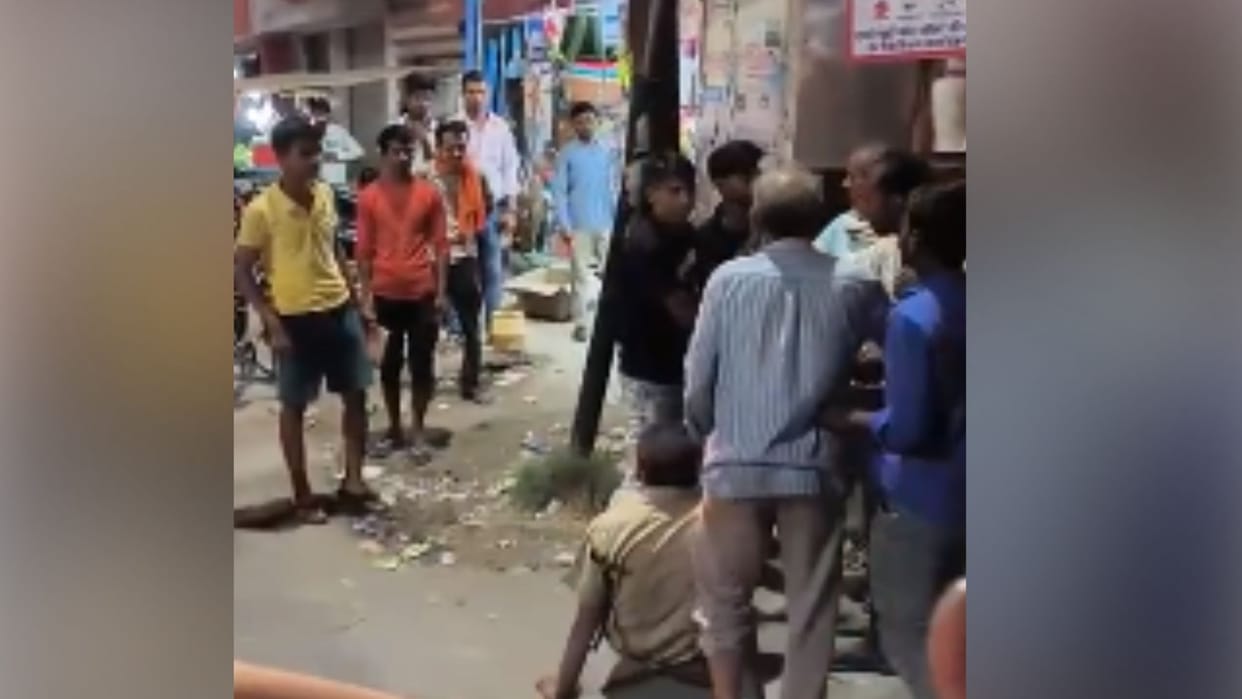 Video viral of Home Guard being beaten on road in azamgarh