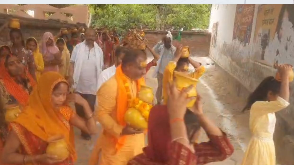 Kalash Yatra taken out in Mau for installation of idol