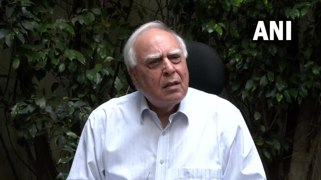 LS polls 2024: Kapil Sibal angry with Modi's comment, said - PM is not worthy of respect, EC sent notice