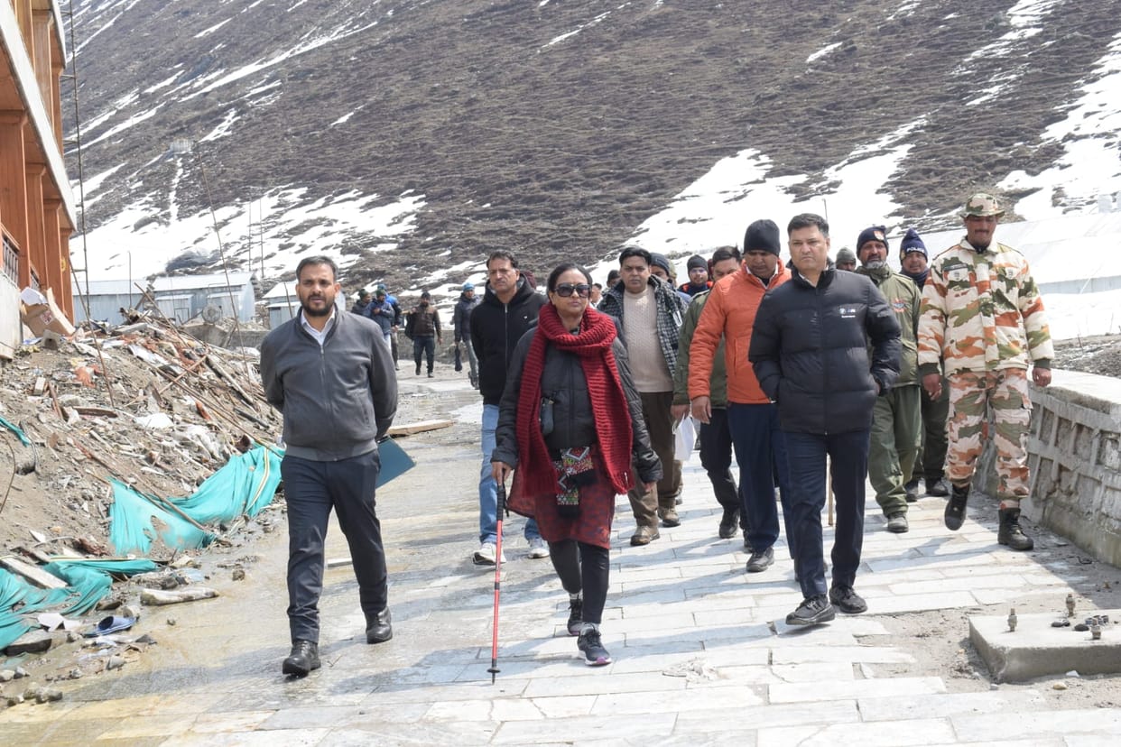 Uttarakhand Chief Secretary Radha Raturi reached Kedarnath dham Took Review of Construction work