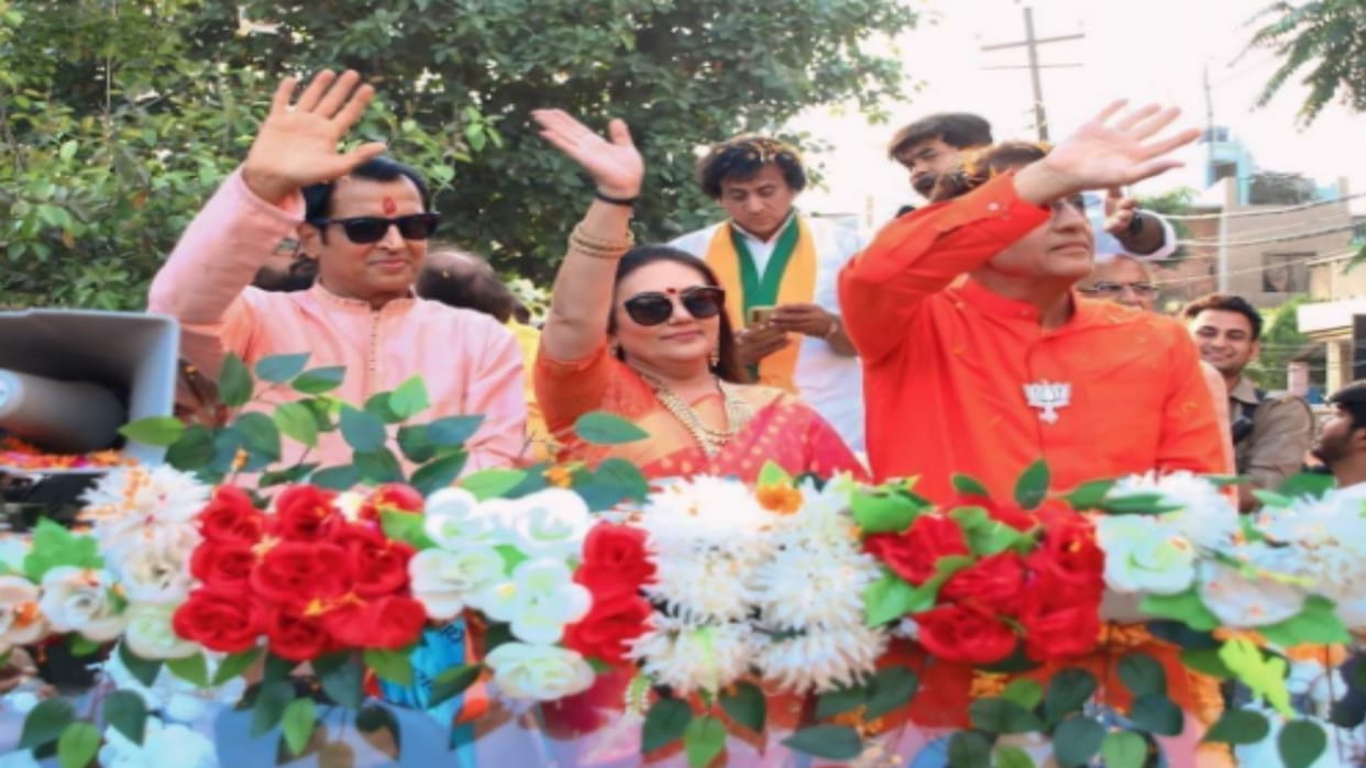 People chant Jai Shri Ram seeing Sita and Laxman of big screen, asked for vote to Arun Govil In Meerut