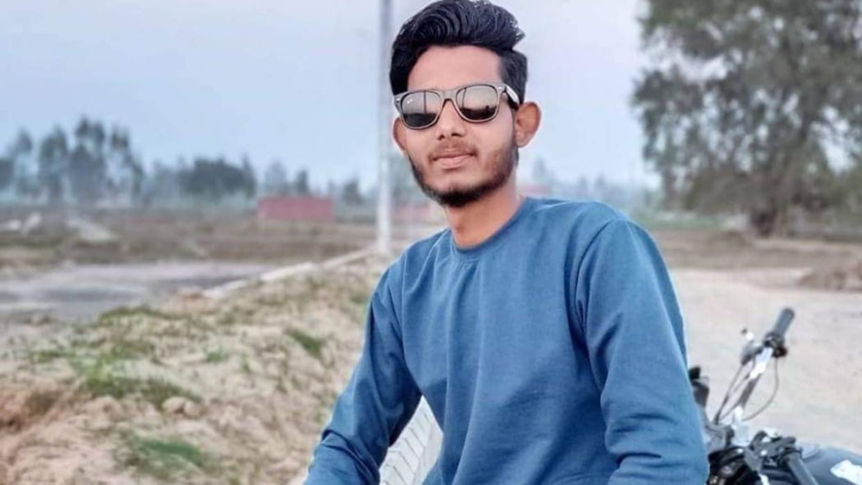 young man shot dead dead body found on the road in Bareilly