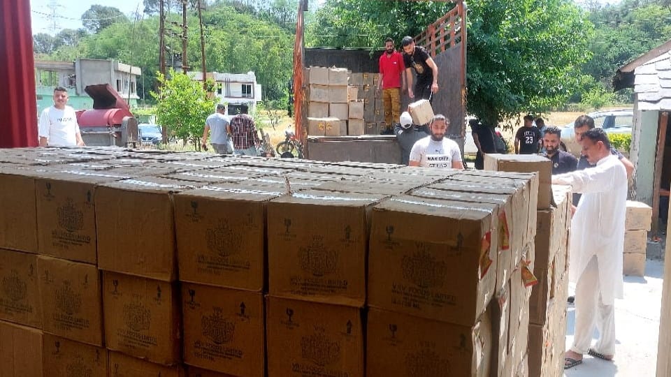 Vigilance team caught 730 boxes of country liquor in Nariyal village of Bhol Khas Panchayat