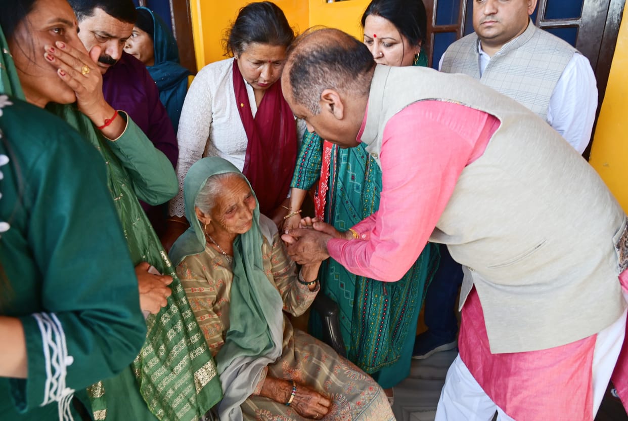 Jairam Thakur met the family of the student injured in the deadly attack case in Palampur