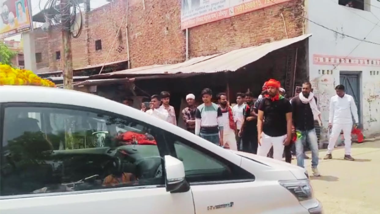 MLA clashes with workers opposing India Alliance candidate Babu Singh Kushwaha Jaunpur