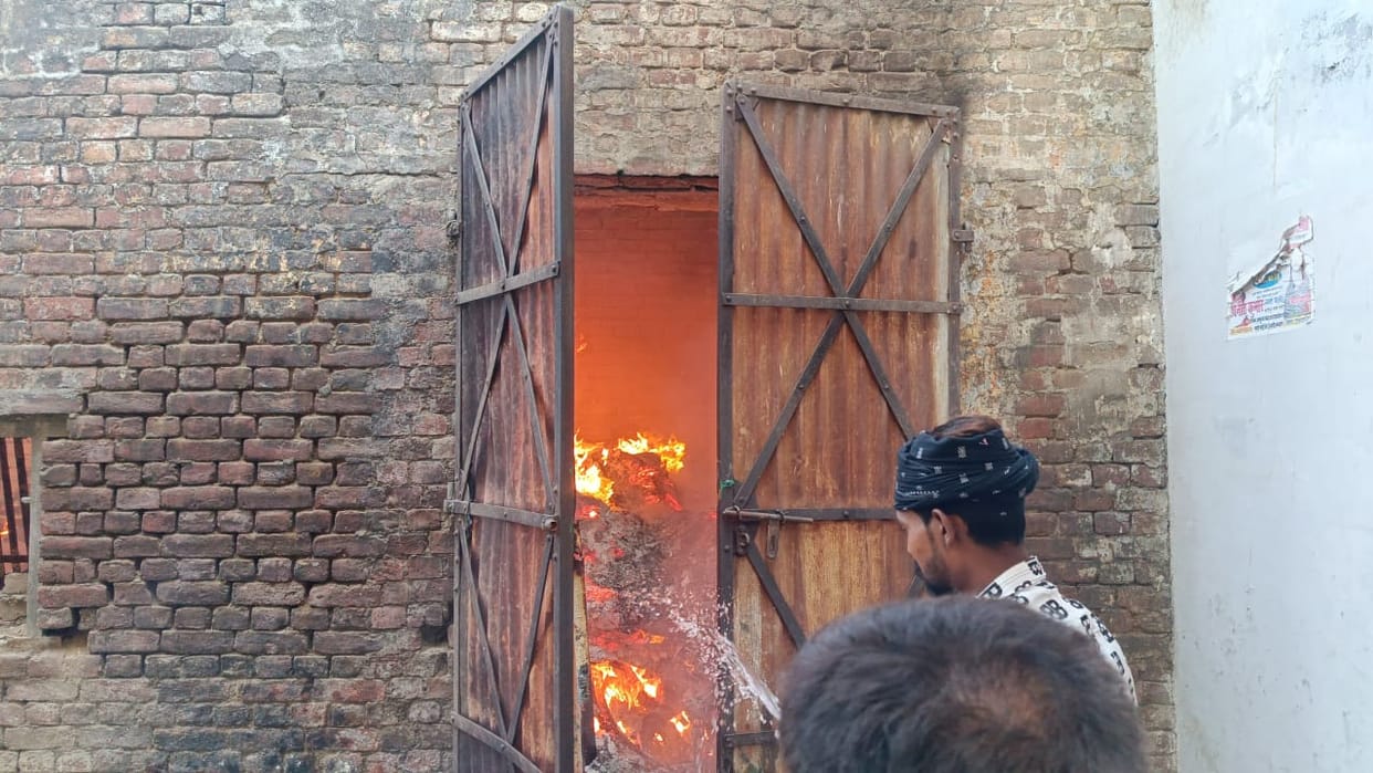 A fire broke out in ready made businessman's store in Sitapur.