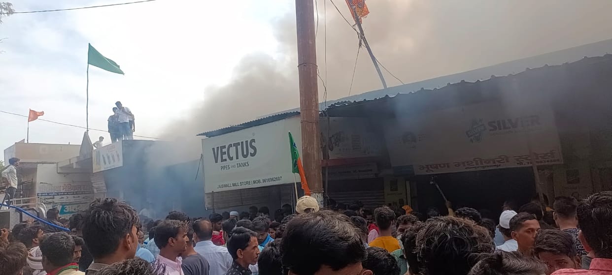 Sultanpur: shops burned out when a fire broke out in Dostpur thana.
