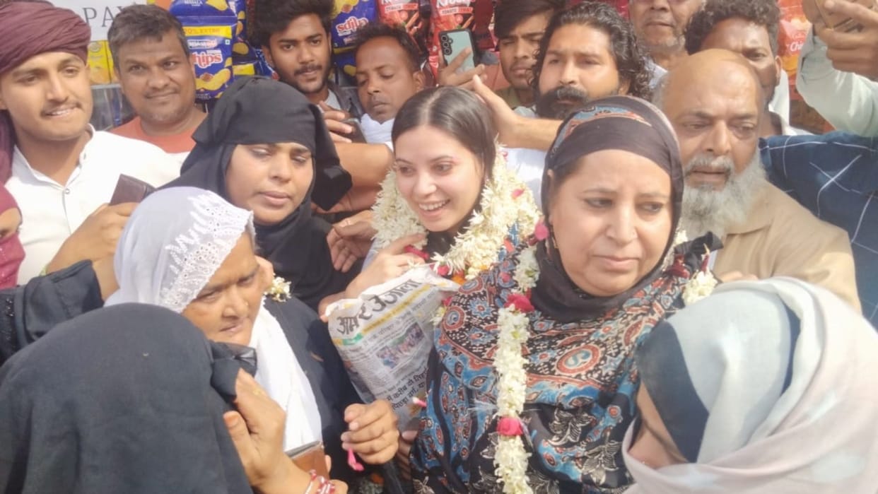 got grand welcome of Saime in Ghazipur Saima who passed UPSC