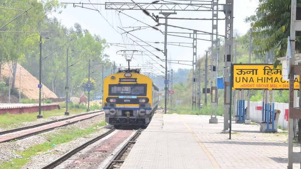 Janshatabdi will run from Tuesday three passenger trains will remain canceled