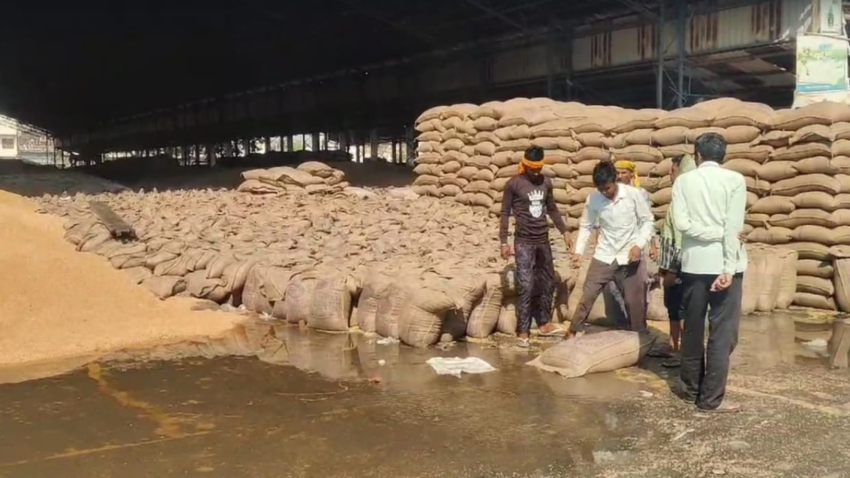 UP: Government's instruction- wheat should not be kept in the open, it should be kept safe in the warehouse;