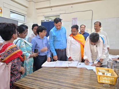 AYUSH Minister Dayashankar Mishra Dayalu strict on doctors in Varanasi