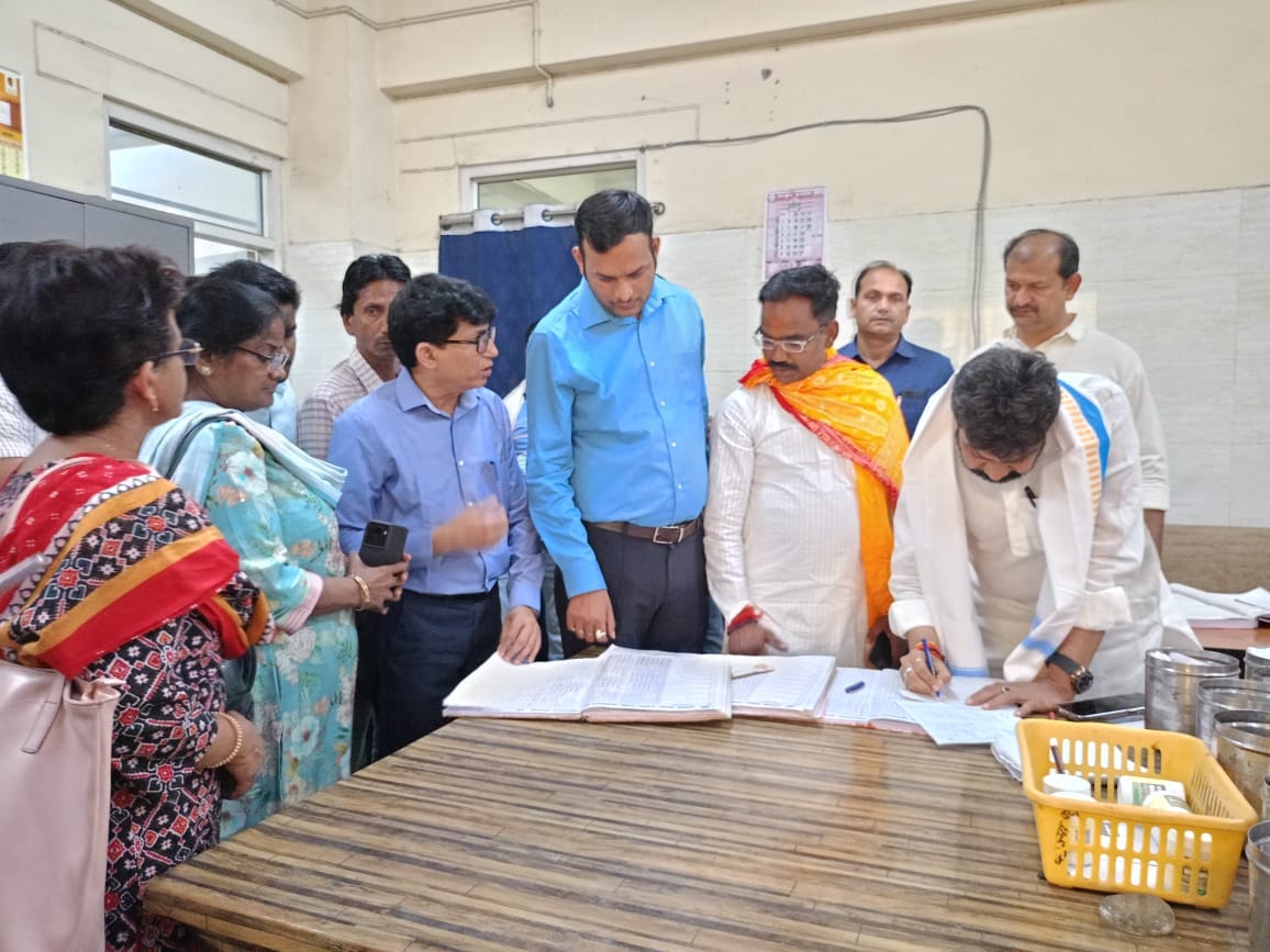 Congress leader Ajay Rai will complain against Minister Dayashankar Mishra Dayalu to Election Commission