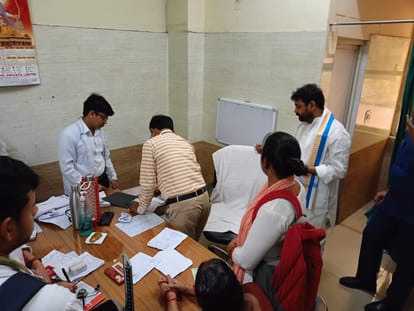 AYUSH Minister Dayashankar Mishra Dayalu strict on doctors in Varanasi