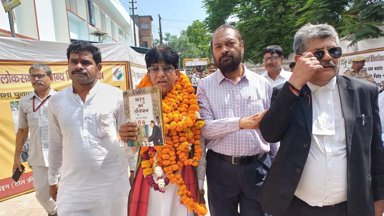 Kanpur: SP candidate Rajaram Pal arrived to file nomination