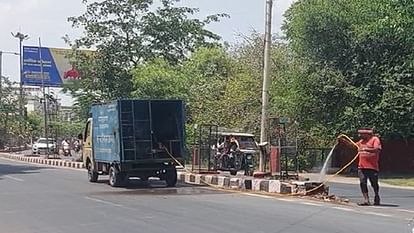 यूपी: आगरा में 25 अप्रैल को आ रहे पीएम मोदी, मैदान हुआ तैयारा...अब चमकाई जा रहीं सड़कें और डिवाइडर PM Modi is coming to Agra on 25th April ground is ready now the roads are being shined