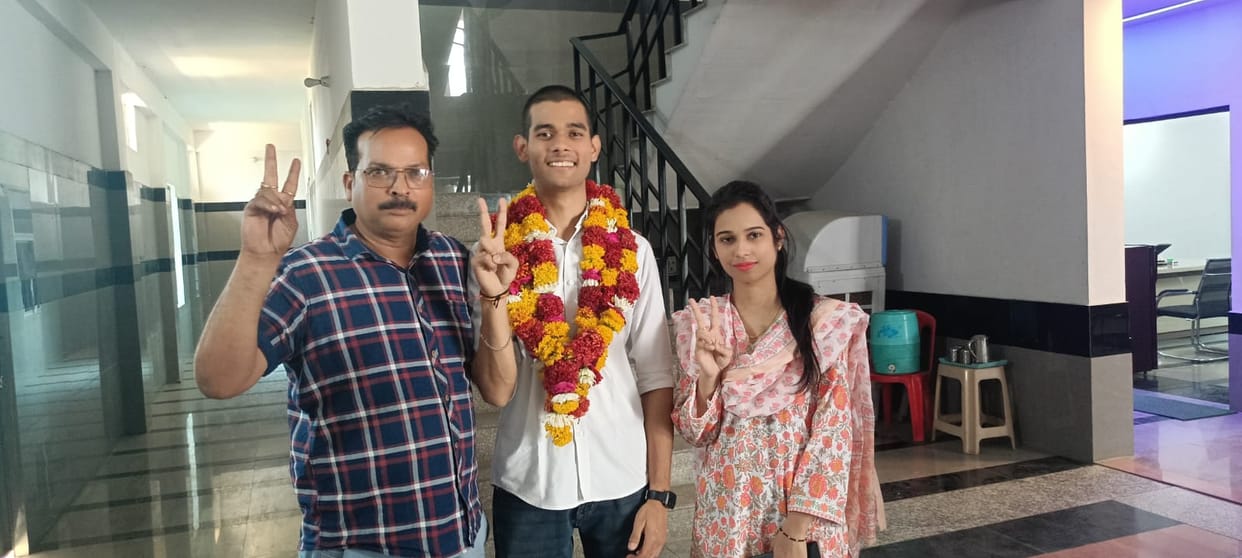 Barabanki: Divyanshu Mishra becomes the lieutenant at the age of 20.