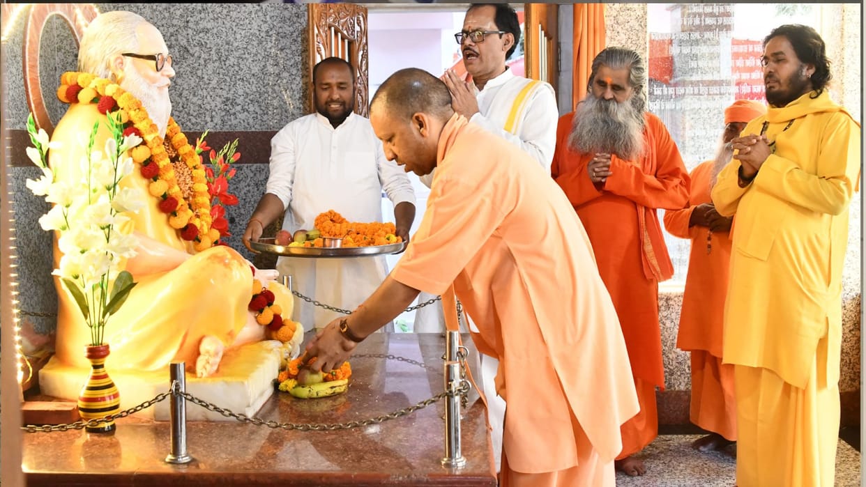 CM reached Gorakhnath temple, had darshan of Guru Gorakhnath