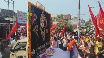 काशी में हनुमान जन्मोत्सव: 60 फीट के रथ पर सजी रामलला की झांकी, 11 हजार ध्वज लहराए; 1001 KG लड्डू का लगा भोग hanuman birth anniversary celebration with grand procession in varanasi