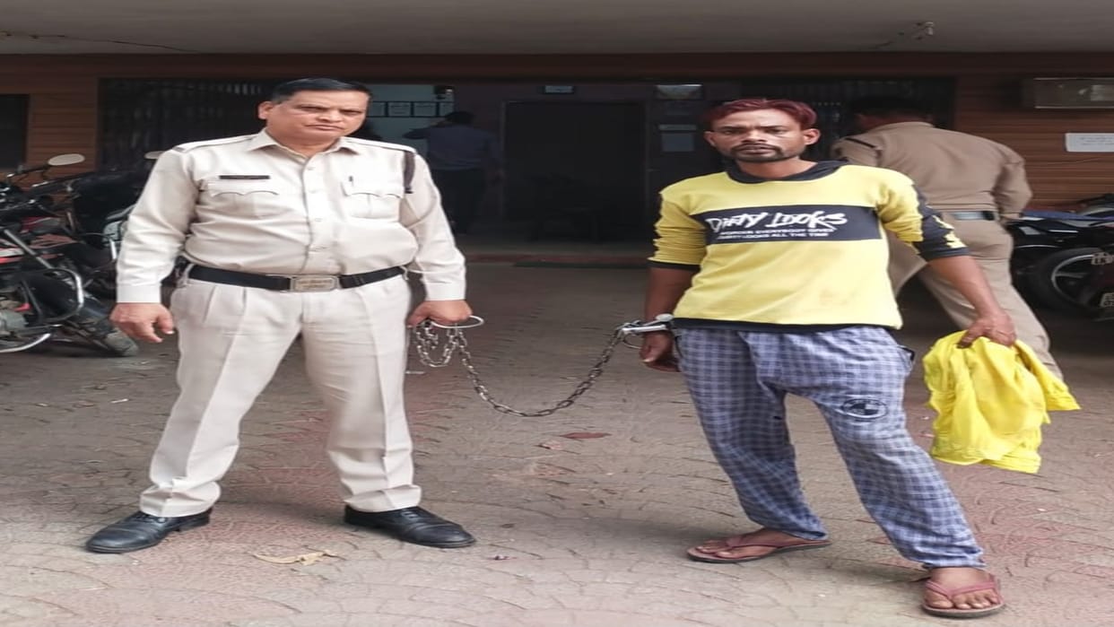 Raipur Crime: miscreant stabbed salon owner for not giving free face massage, police arrested accused