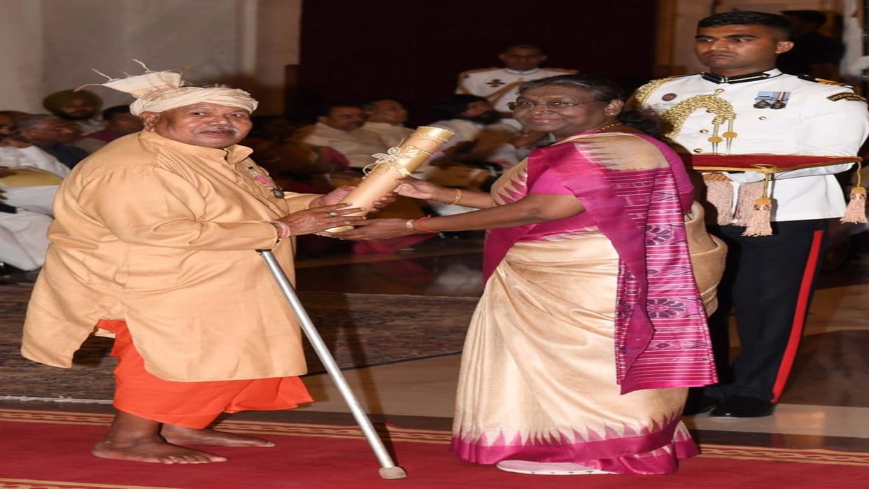 CG News: Vaidyaraj Hemchand Manjhi of Narayanpur received Padmashree award, gave new life to rural patients