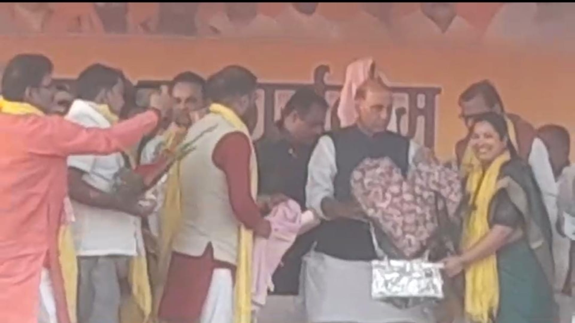 भागलपुर में भारत सरकार के रक्षा मंत्री राजनाथ सिंह।