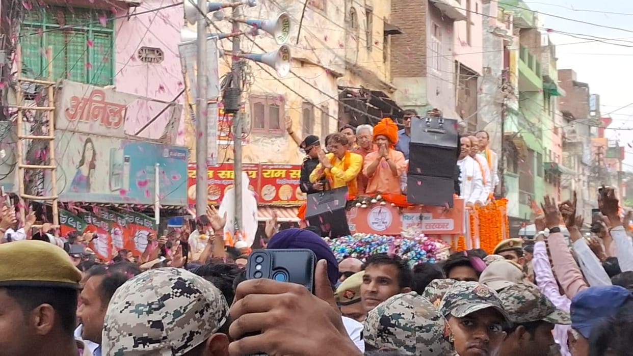CM Yogi Road Show Meerut: People gathering for CM Yogi road show, tight security