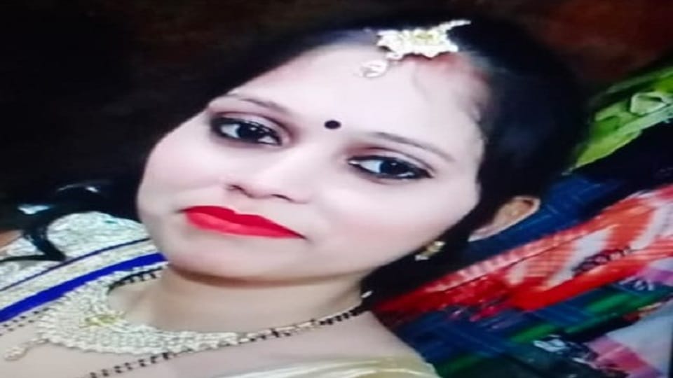 Woman commits suicide by hanging herself