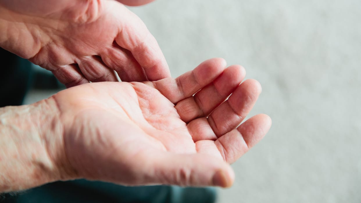 which hand to read for female in indian palmistry in hindi