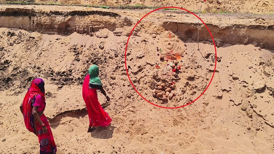 On day of Hanuman Jayanti statue of Lord Hanuman emerged on sand in Balod