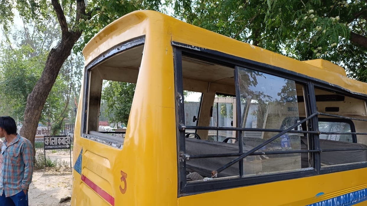 Accident on Ladwa Road in Kurukshetra: School van and car collide, seven children injured