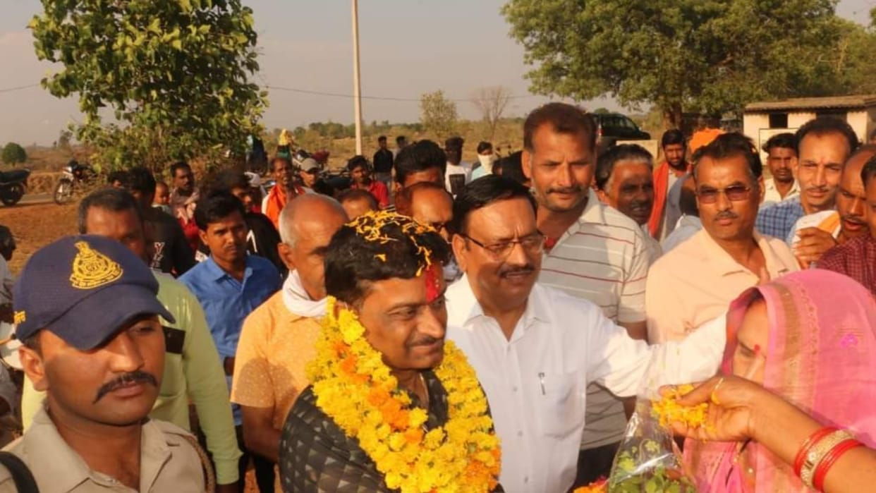 District Election Officer reached Semri and Pipritola polling stations.