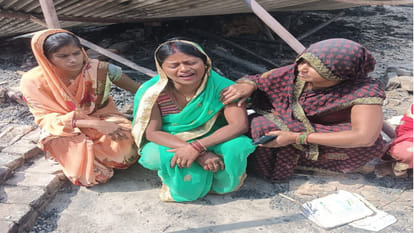 A fire broke out in a hut in Deoria, a sister sleeping inside got burnt to death.