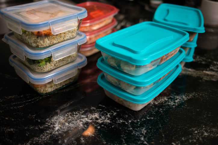 plastic containers to non-stick cookware like household items causes risk of cancer