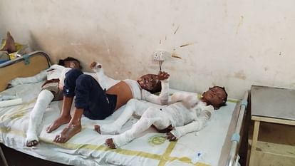Bihar News: वैशाली में एक घर में अचानक फटा गैस सिलेंडर, बुरी तरह झुलसे आठ लोग अस्पताल में भर्ती Vaishali: Gas cylinder suddenly burst in a house, 8 people badly burnt, admitted to hospital for treatment