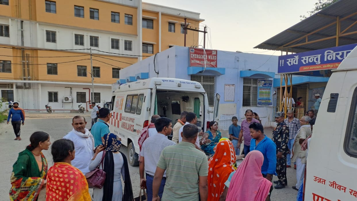Vaishali: Gas cylinder suddenly burst in a house, 8 people badly burnt, admitted to hospital for treatment
