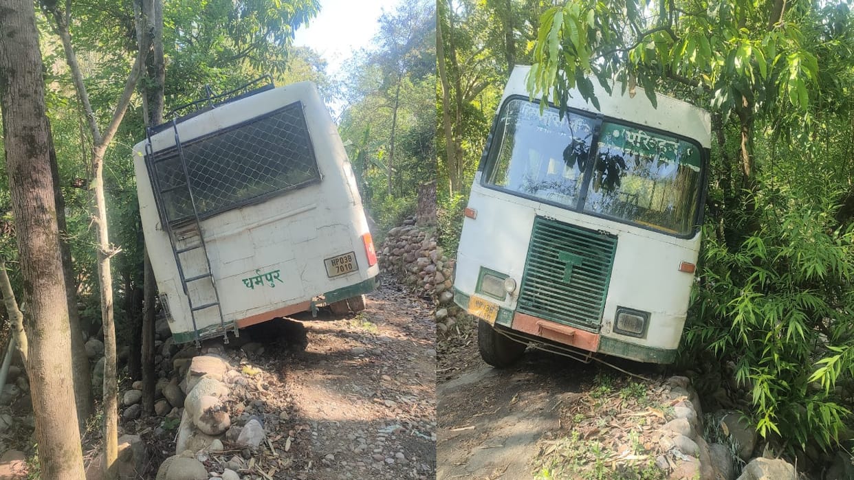 Bus accident in Manudhar, Dharampur, panic among passengers