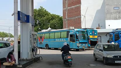 Travel agency office remained locked in Gorakhpur, nausad