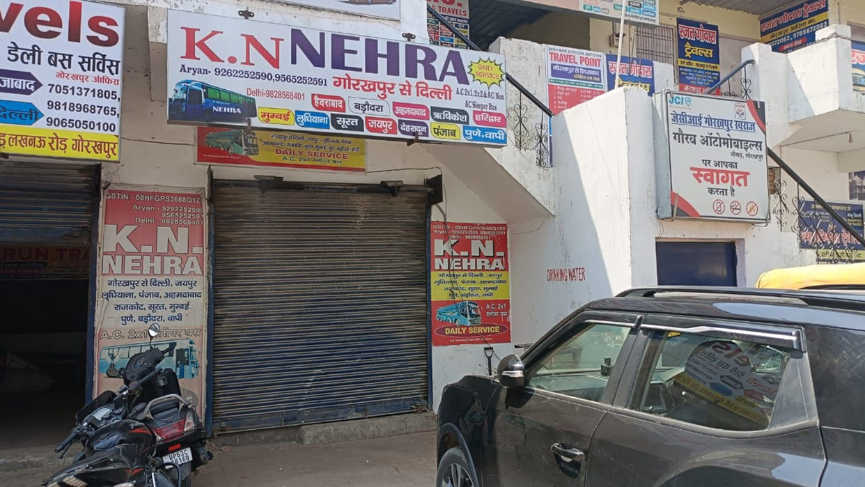 Travel agency office remained locked in Gorakhpur, nausad