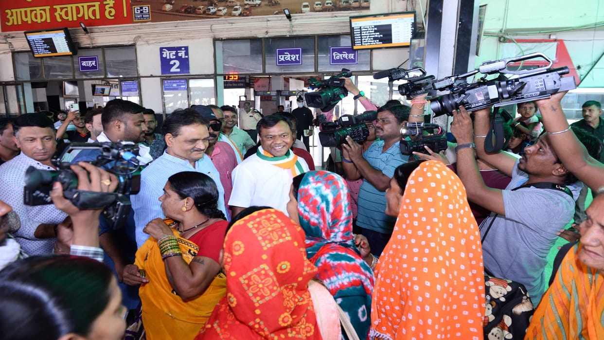 CG: PCC chief targets PM Modi on cancellation of trains; Said- Passengers cancel trains intentionally