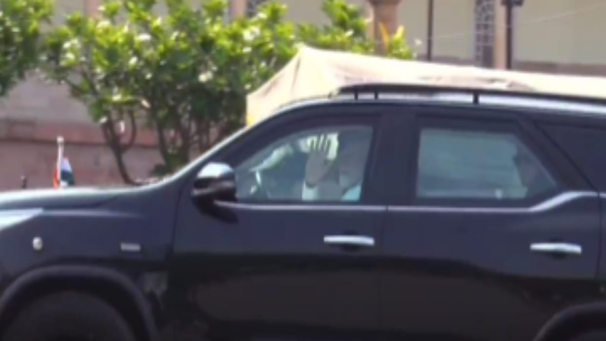 PM Modi in Chhattisgarh: PM Modi left for Ambikapur from Raipur, greeted by shaking hands
