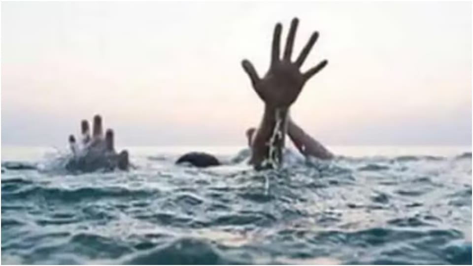 Teenager drowns in the Ganges while bathing with friends at Arail Ghat.