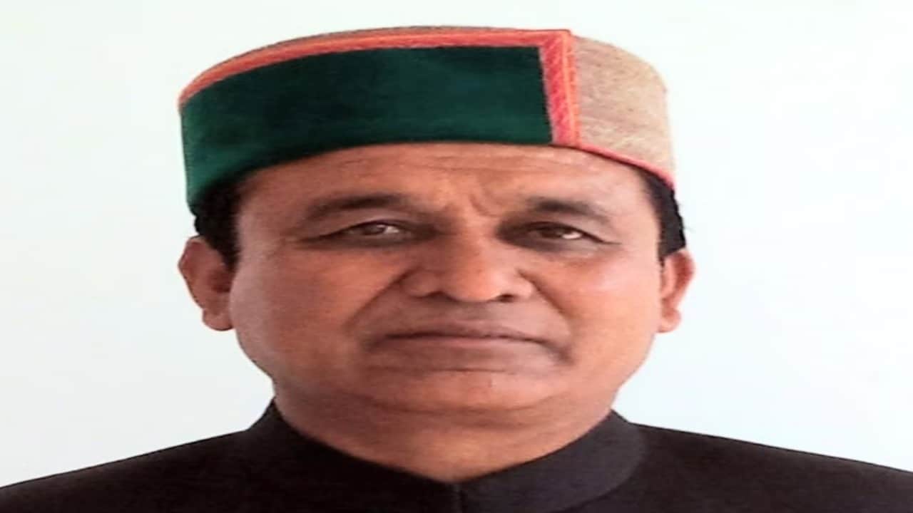 राजस्व मंत्री जगत सिंह नेगी।