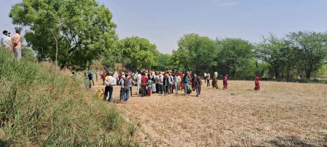 Girl murdered after going out to defecate, dead body was lying in the field, scarf around her neck and injurie