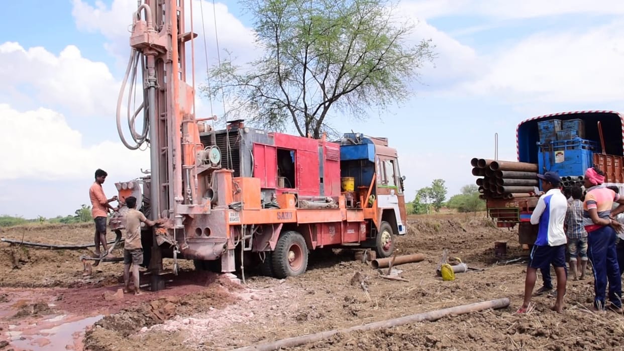 Khargone News Government Issues App To Register for borewell