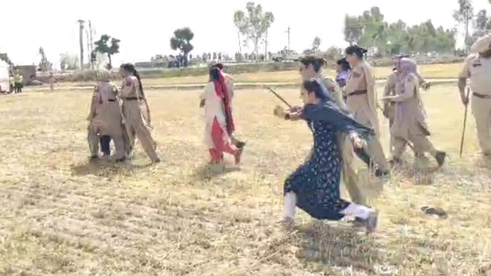 Police taken many farmers came to protest against BJP candidate hansraj hans into custody