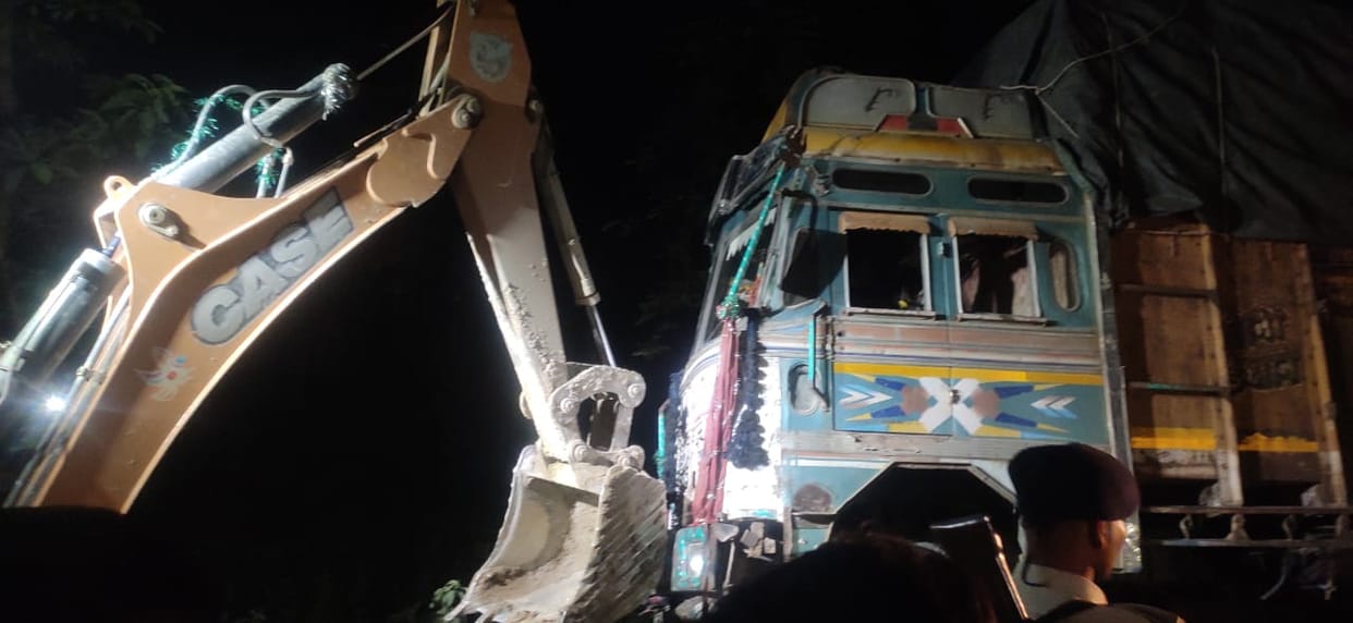 Bihar News : Road Accident News Purena Bihar truck crushed two people on state highway