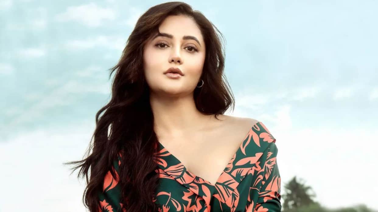 Rashami Desai desai trolled on internet because of her lehenga wearing in arti singh sangeet ceremony
