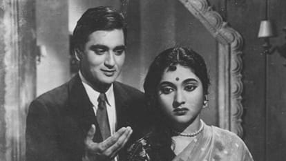 These old Bollywood films were made on tawaif before Heeramandi pakeezah umrao jaan Sadhana Sharafat devdas
