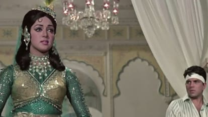 These old Bollywood films were made on tawaif before Heeramandi pakeezah umrao jaan Sadhana Sharafat devdas